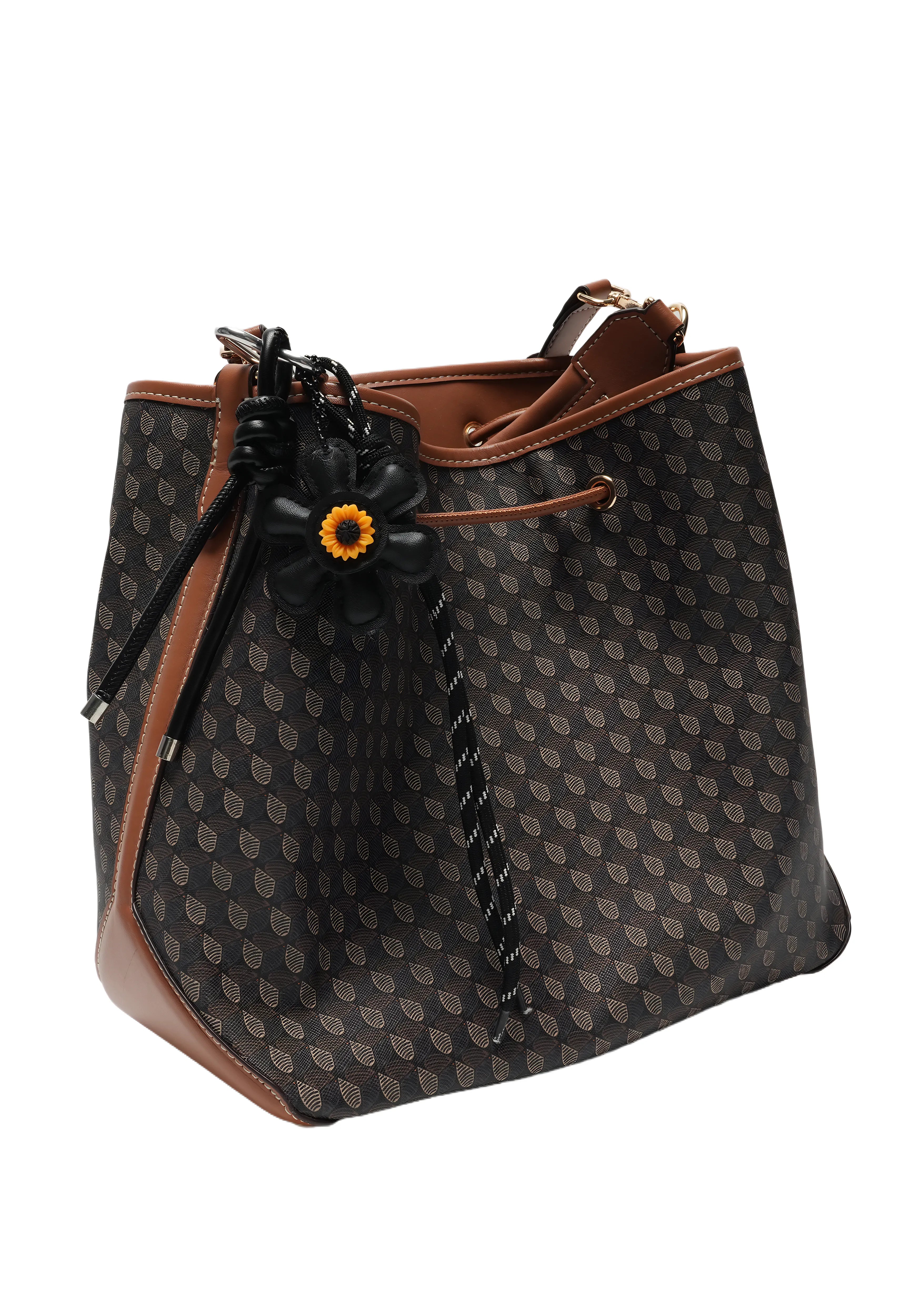 MIDNIGHT BLOOM — Black Daisy Charm