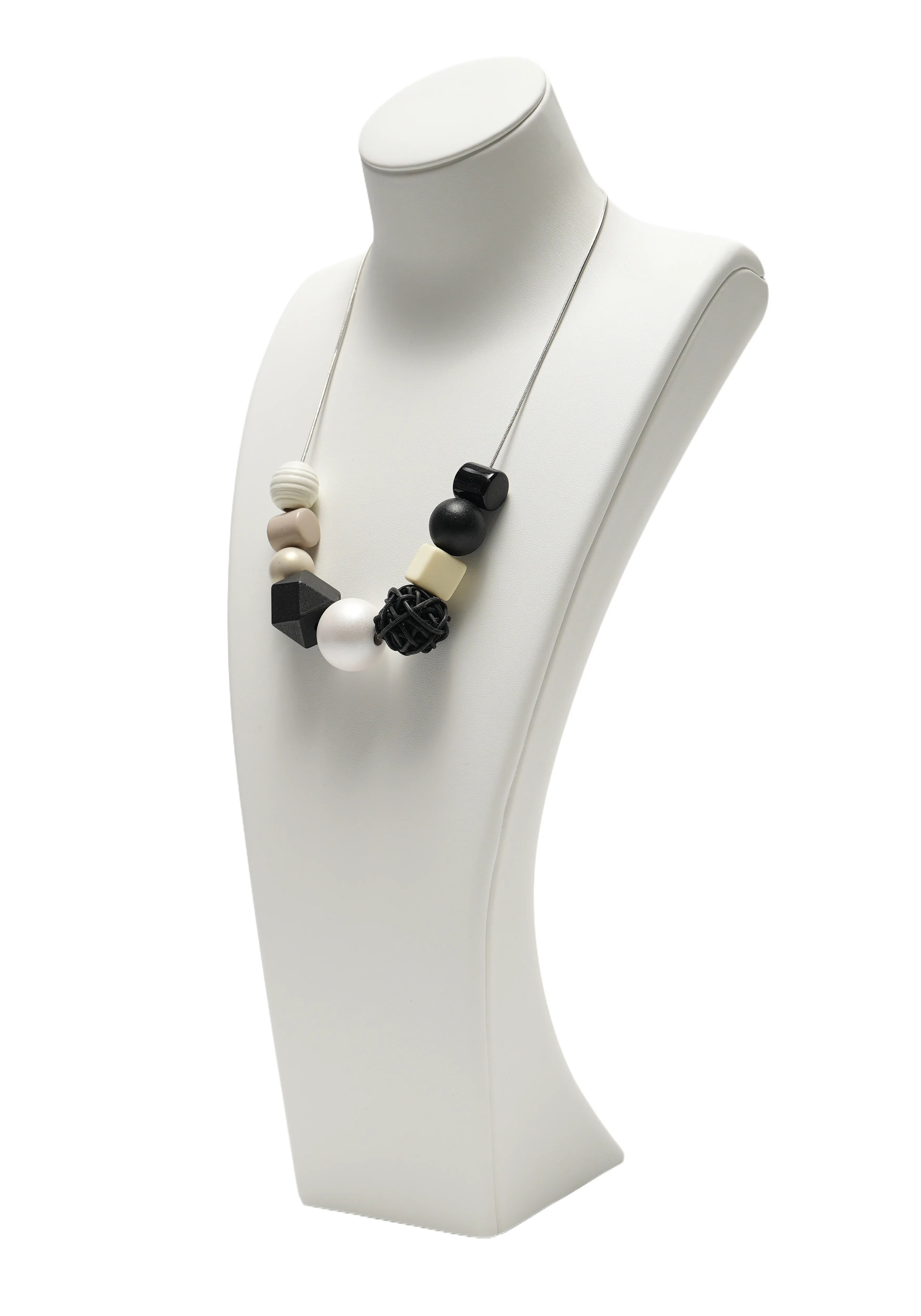 #color_Monochrome Noir